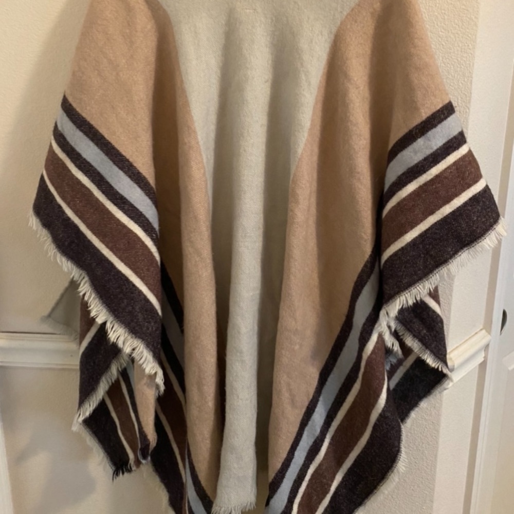 Cute cover shall/sweater/wrap